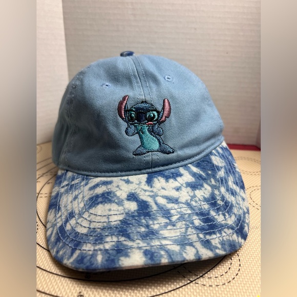 Hat & Gloves Stitch Light Blue